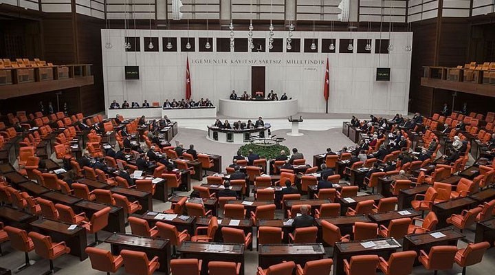 Emeklilere 1500 TL ikramiye teklifi, AKP ve MHP'nin oylarıyla reddedildi!