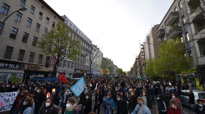 Berlin'de 1 Mayıs kutlamalarına polis müdahalesi: Çok sayıda kişi gözaltına alındı