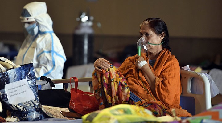 Hindistan'da salgında yeni rekor: Son 24 saatte 414 bin 188 vaka tespit edildi