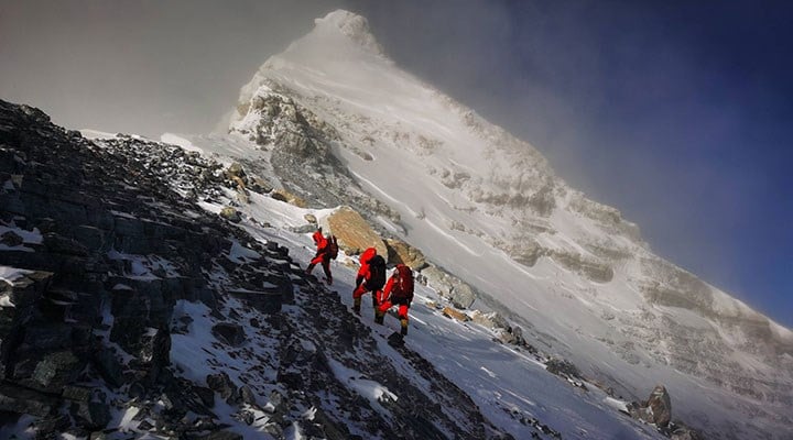 Nepal’den dağcılara: Everest'ten inerken oksijen tüplerini geri getirin