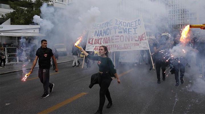 Yunanistan’da işçilerin temel haklarına saldırı