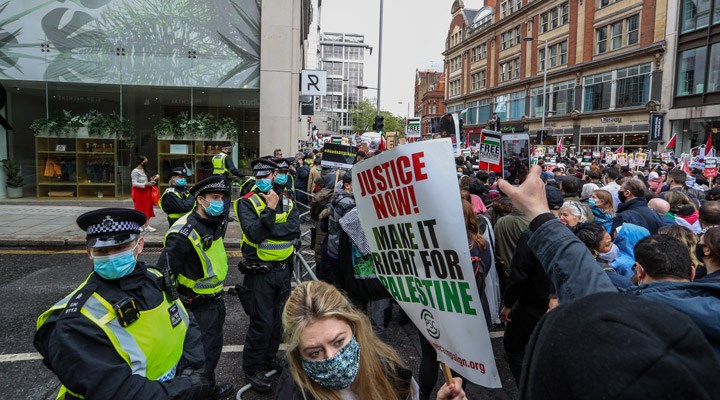 İsrail'in Filistin'e yönelik saldırıları İngiltere'de protesto edildi: 5 gözaltı