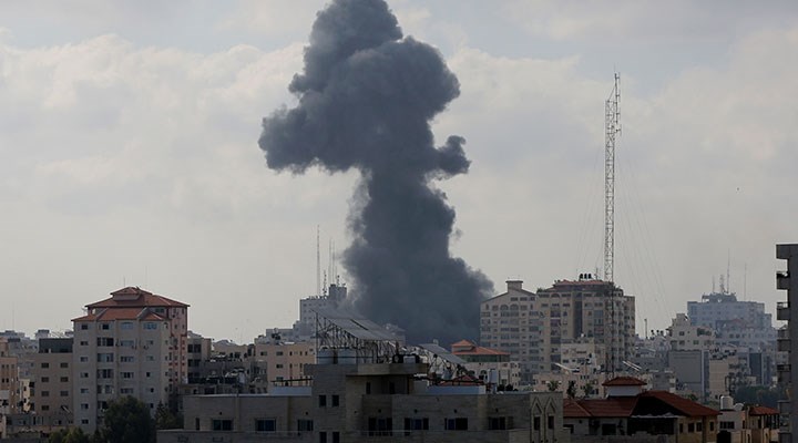 İsrail, Gazze Şeridi'nde bakanlık binalarını bombaladı