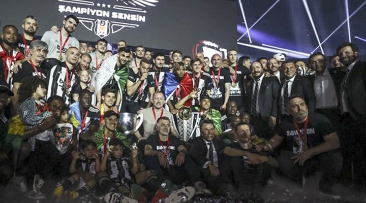 Beşiktaş şampiyonluk kupasını aldı