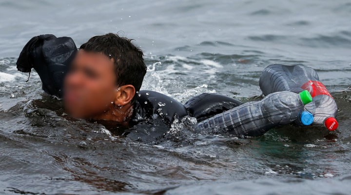 Fas'tan İspanya'ya mülteci akını: Mülteci çocuk pet şişeyle yüzerek kıyıya ulaştı