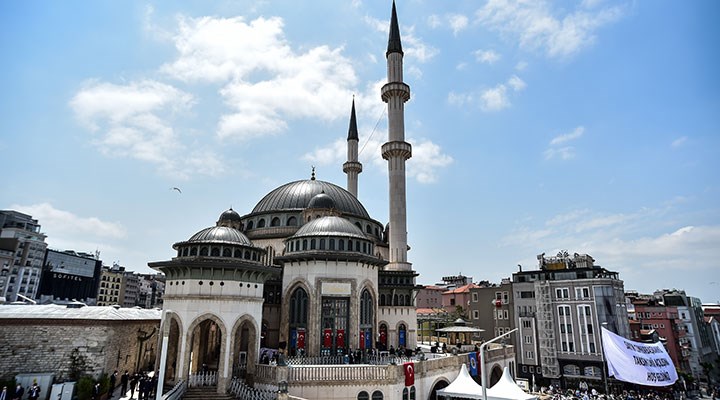 Taksim Meydanı'ndaki cami açıldı