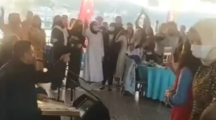 Salgının uğramadığı kutlama: Gençlik ve Spor Bakanlığı İstanbul'un fethini Boğaz’da fasılla kutladı
