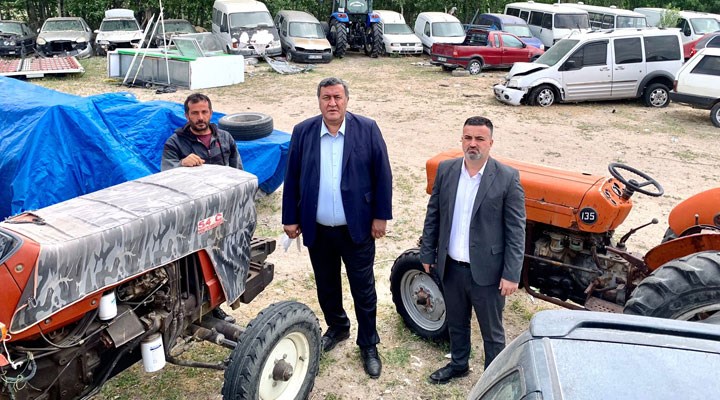 Tarlada olması gereken traktörler satış bekliyor: Yediemin Depoları icralık araçlarla doldu!