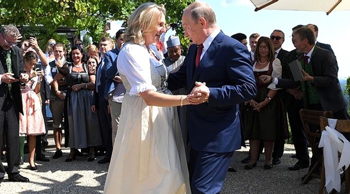 Düğününde Putin ile dans eden eski Avusturyalı bakan, Rus petrol devine yönetim kurulu üyesi oldu