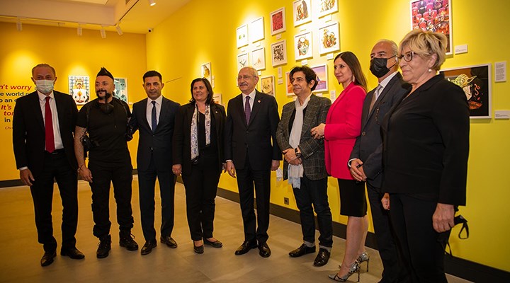 Kılıçdaroğlu, Kuşadası'nda sanat galerisi açtı