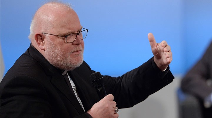 Alman başpiskopos, 'Kilise cinsel istismarla mücadelede başarısız' diyerek istifa etti