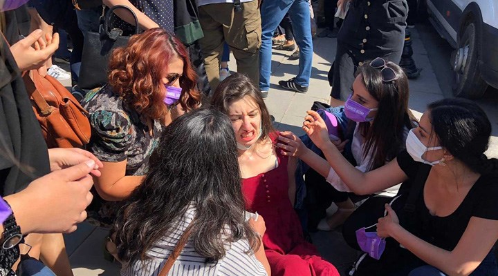 Ankara Adliyesi önünde açıklama yapmak isteyen kadınlara polis müdahalesi!
