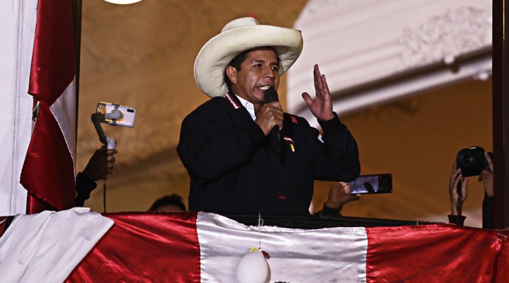 Peru'da devlet başkanlığı seçimlerini sosyalist aday Castillo kazandı
