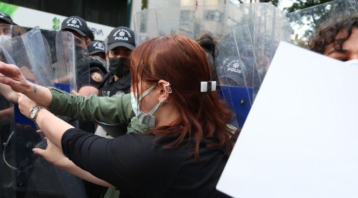 Ankara’da, ‘İstanbul Sözleşmesi’ açıklamasına polis müdahalesi: Çok sayıda kadın gözaltında
