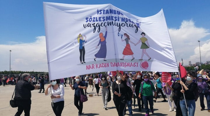 Kadınlar Maltepe'de buluştu: İstanbul Sözleşmesi'nden vazgeçmiyoruz