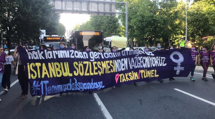 Kadınlardan İstanbul Sözleşmesi'nin feshedilmesine karşı yol kesme eylemi