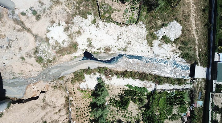 Şamlar Gölü'ne akan dere kimyasala bulandı