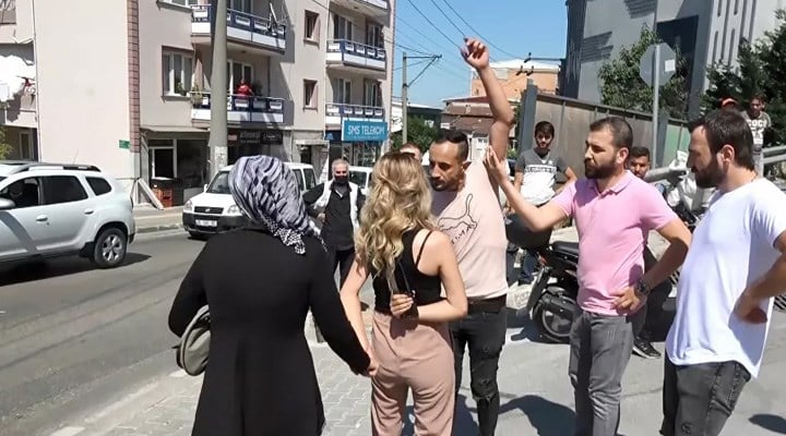 Bursa'da kadına yönelik bıçaklı saldırıyı gazeteciler engelledi: '7 kez şikâyet ettim'