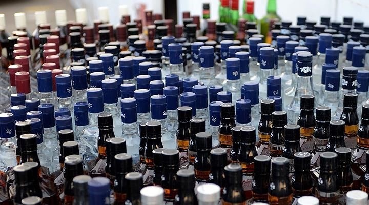 Bursa'da bir evde bin litre sahte içki ele geçirildi