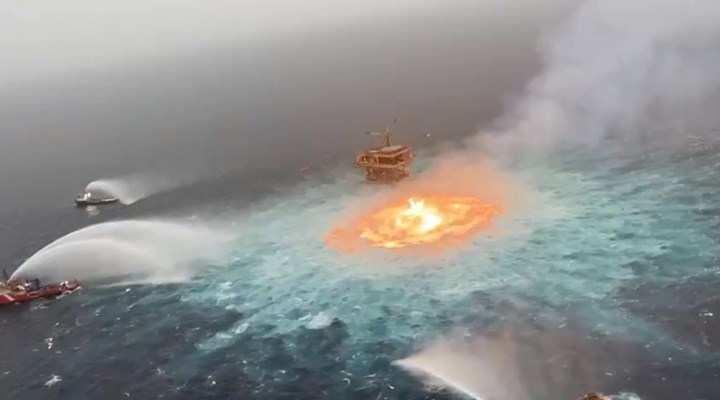 Meksika Körfezi'nde petrol boru hattında çıkan yangın söndürüldü