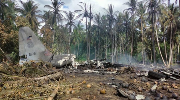 Filipinler'de düşen askeri uçakta 45 kişi öldü