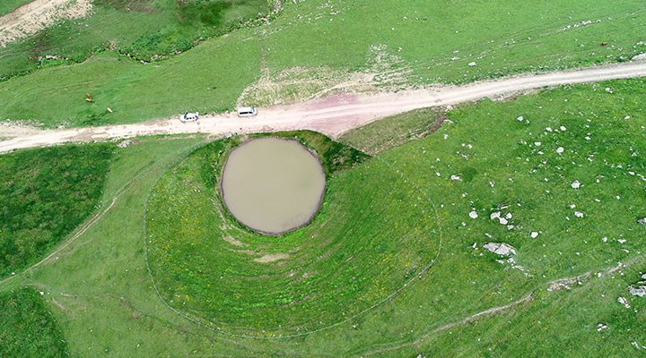 Devlet izniyle talanda son manzara: Define için yok edilen 12 bin yıllık Dipsiz Göl, 'çamur göl' oldu
