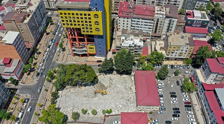 Maraş'taki 'dünyanın en saçma binası' yıkılacak