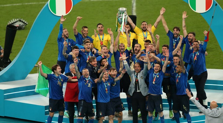 53 yıl sonra gelen şampiyonluk İtalya basınında: "Kupa evine geliyor ama bizim evimize"