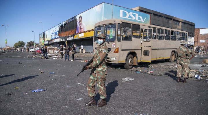 Güney Afrika'daki protestolarda hayatını kaybedenlerin sayısı 72'ye yükseldi