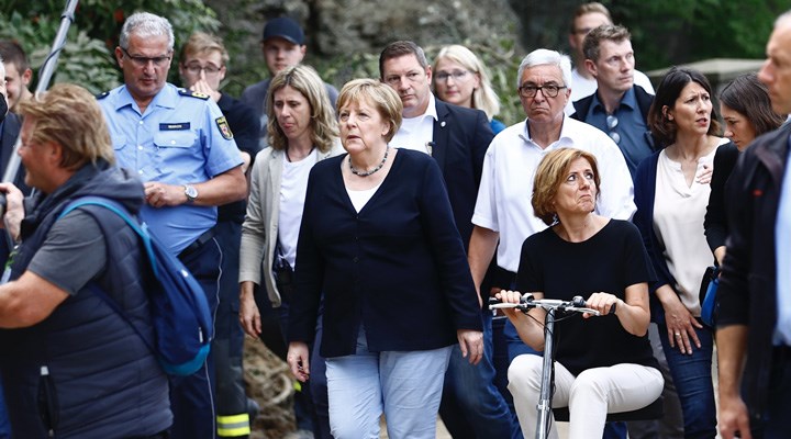 Almanya'da ölü sayısı 180'i geçti; Merkel bölgeye gitti