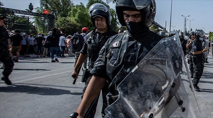 Tunus'ta polis, Al Jazeera ofisini bastı: Çalışanlar dışarı çıkarıldı