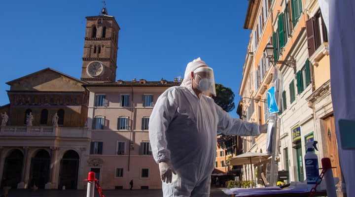 İtalya: Koronavirüsten ölenlerin yüzde 99'u aşısını tamamlamayan kişiler
