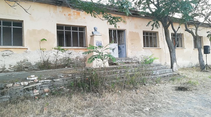 Kaderine terk edilen köy okulları yeniden açılmalı