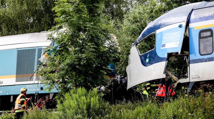 Çekya'da iki yolcu treni çarpıştı: 2 ölü, 50 yaralı