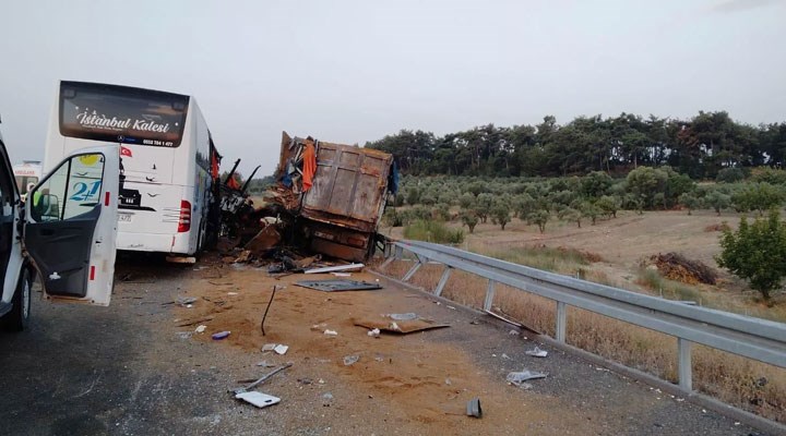 Soma'da TIR otobüse çarptı: 6 kişi öldü, 37 kişi yaralandı