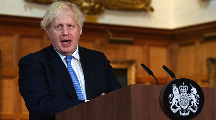 İngiltere Başbakanı Johnson’ın karantina kararı tepki çekti