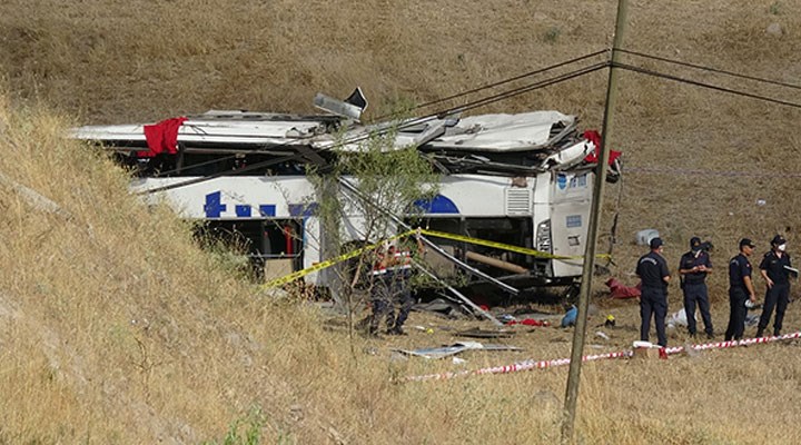 Balıkesir'de yolcu otobüsü devrildi: 15 ölü, 17 yaralı
