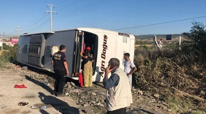 Uşak'ta yolcu otobüsü devrildi: 30 yaralı
