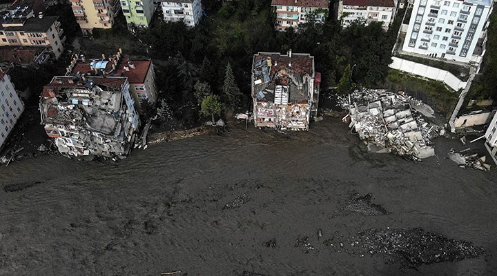 Bozkurt Belediye Başkanı: Çöken apartman toprakta, müteahhitin evi kaya zeminde inşa edilmiş