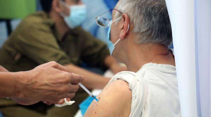 Araştırma: 3. doz aşı uygulaması 60 yaş ve üstü kişilerde 4 kat daha fazla koruma sağlıyor