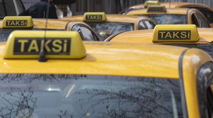 Taksi krizinin büyüdüğü İstanbul’da, Bakanlık topu İBB'ye attı