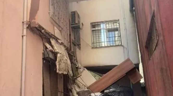 Güngören'de balkon çöktü: 5 katlı bina boşaltıldı