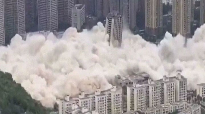Çin'de yapımı bitmeyen 15 gökdelen 4.6 ton patlayıcıyla yıkıldı