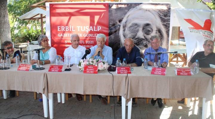 Gazeteci yazar Erbil Tuşalp İzmir'de anıldı