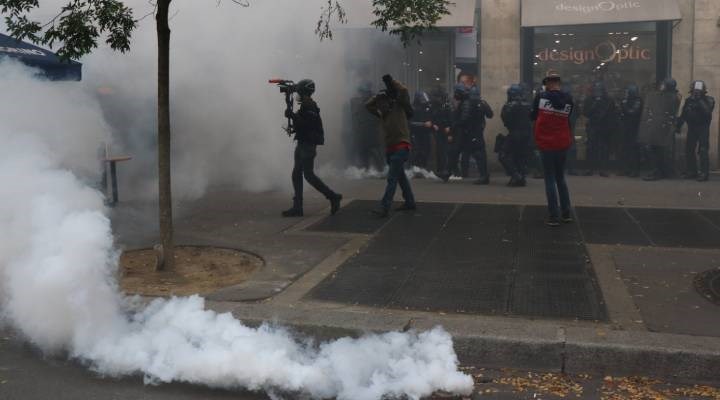Fransa'da aşı karşıtlarına polis müdahalesi