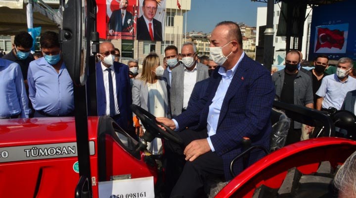 Dışişleri Bakanı Çavuşoğlu, çiftçilere traktör dağıtım töreninde konuştu