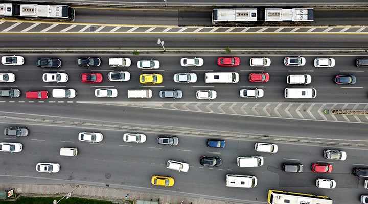 İstanbul'da yeni hafta trafik yoğunluğuyla başladı