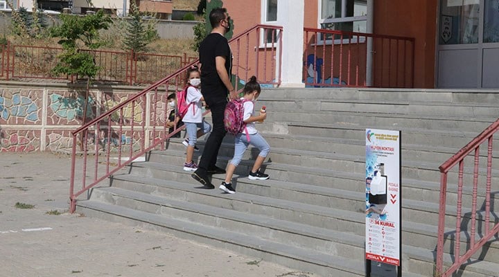 Sivas'ta 4 sınıf Covid-19 karantinasına alındı
