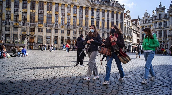 Belçika'da maske zorunluluğu büyük oranda kalkıyor