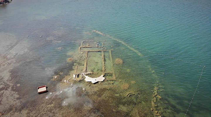 İznik Gölü'nde bulunan bazilika, suların aşırı çekilmesiyle gün yüzüne çıktı